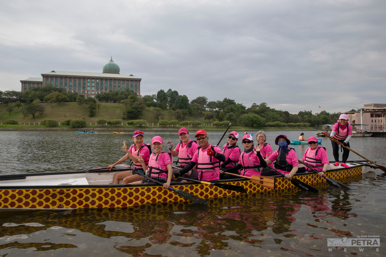 The Pink Challengers Dragon Boat Club’s paddlers during training at Putrajaya lake. – The Vibes file pic