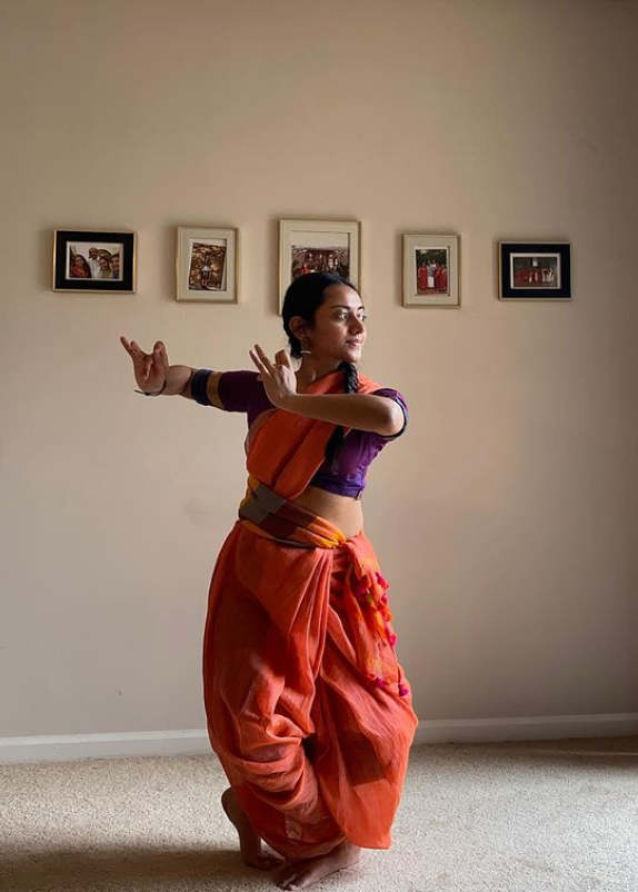 Vidya putting on an impromptu Bharatanatyam performance for her friends. – Pic courtesy of Vidya Velloo