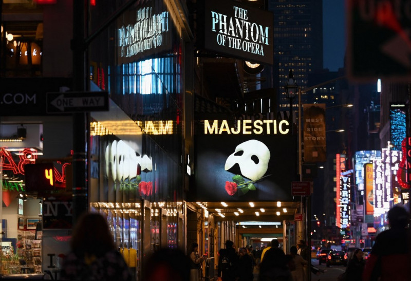 Broadway’s ‘Phantom of the Opera’ to close after 34 years
