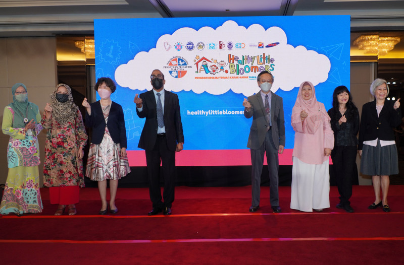 Health minister calls for joint efforts in promoting child health and safety