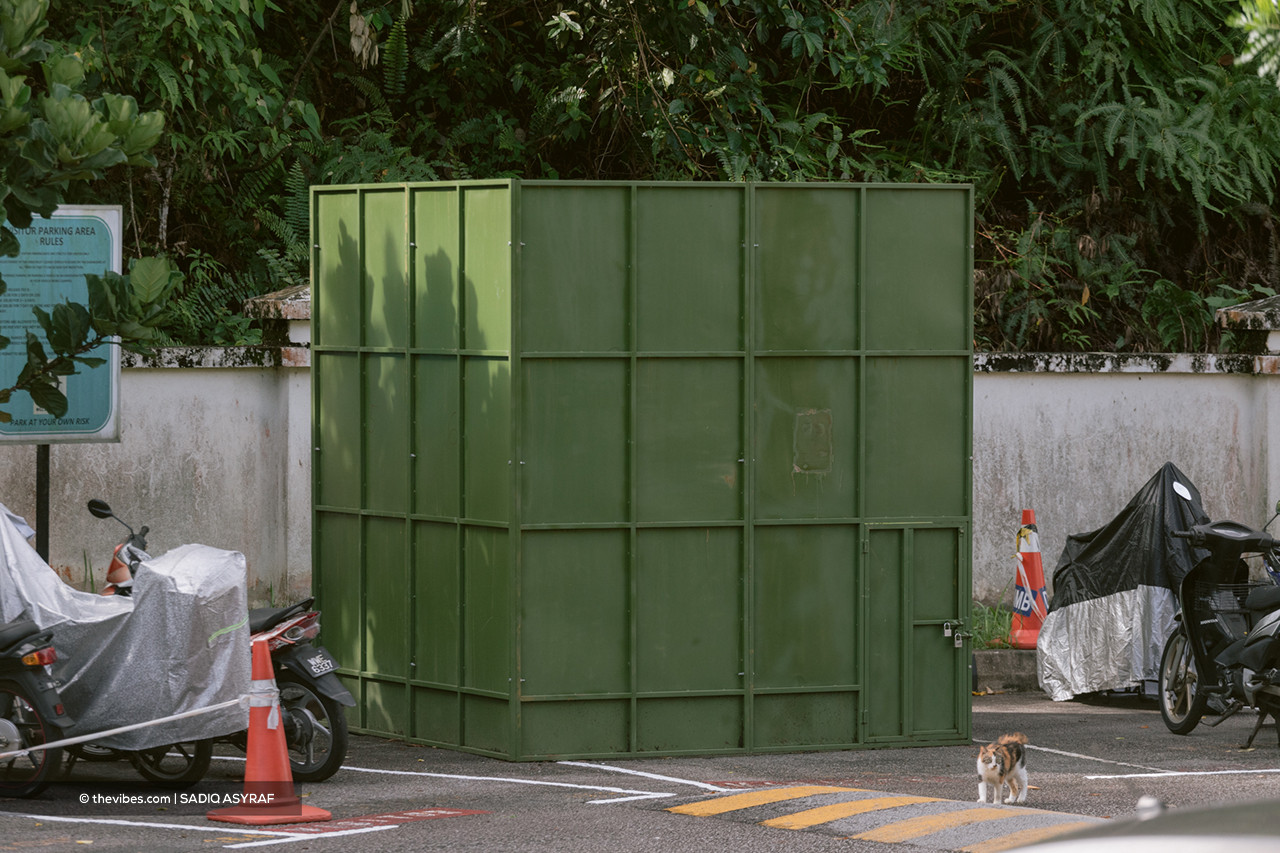 A D’Rimba Apartment resident says monkeys that get caught in a trap set up by the building management make a lot of noise at night. – SADIQ ASYRAF/The Vibes pic, April 24, 2021