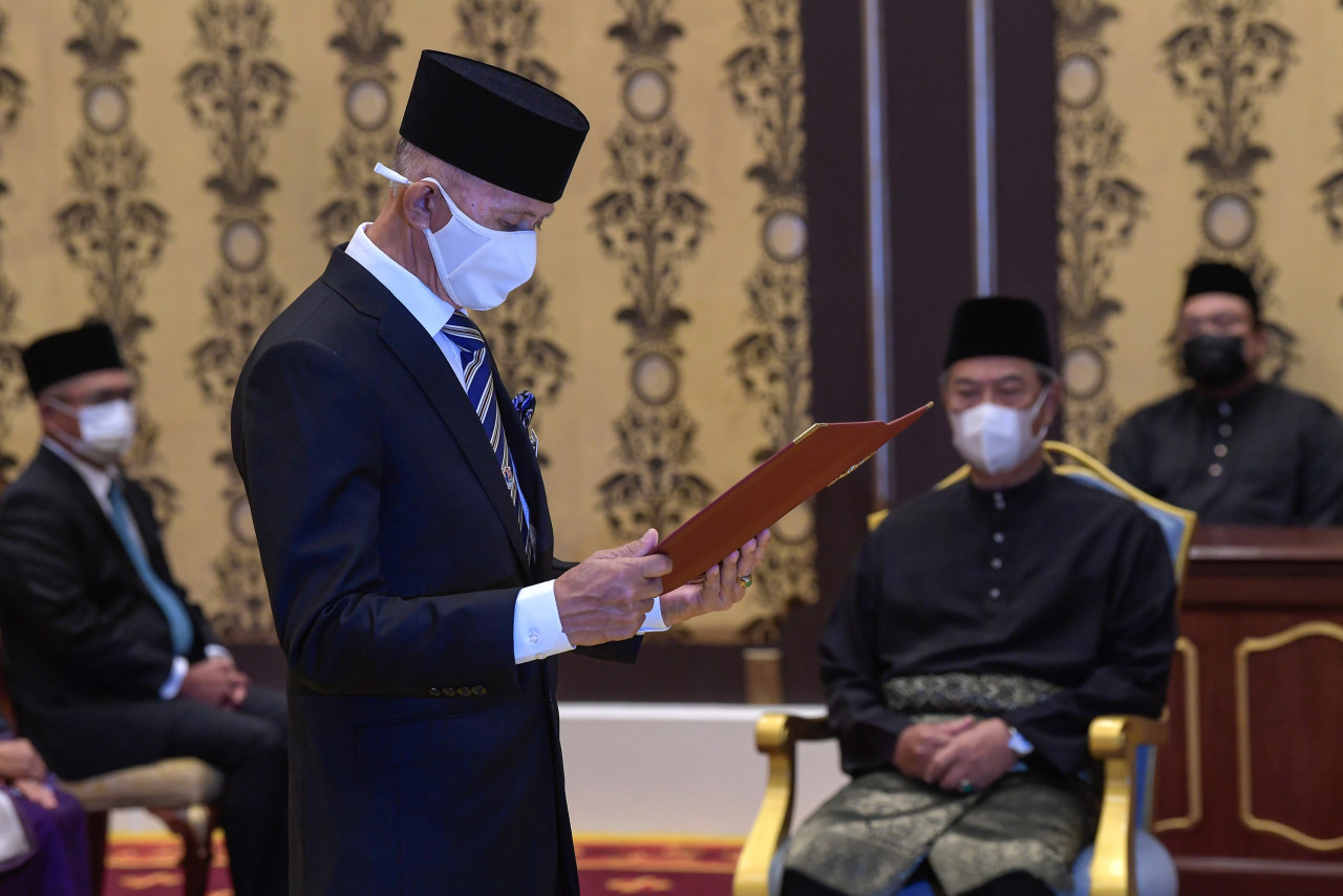 Sabah Star secretary-general Datuk Guandee Kohoi taking his oath as deputy tourism, arts and culture minister at Istana Negara on April 16. – Bernama pic, April 26, 2021