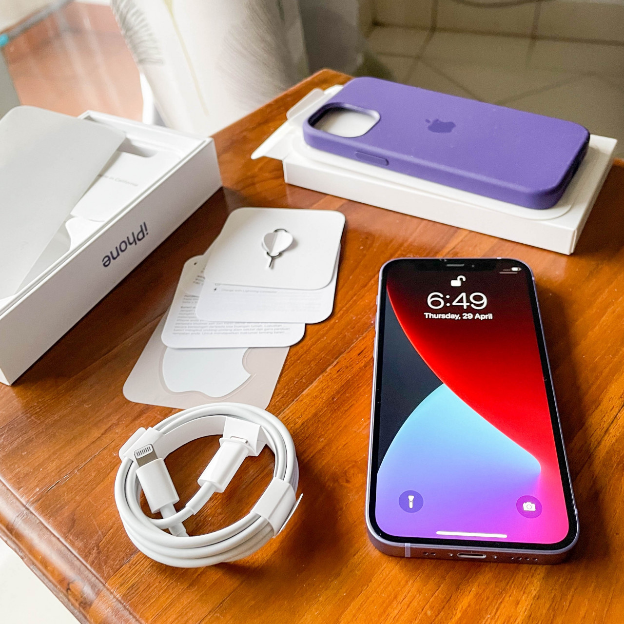 Unboxing the iPhone 12 mini and its silicone case. – HAIKAL FERNANDEZ/The Vibes pic