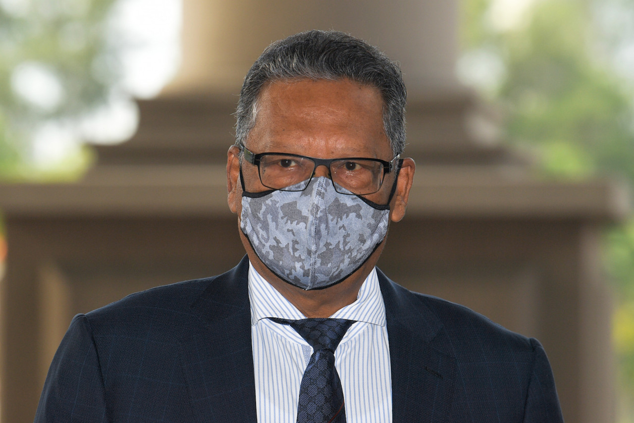 Former attorney-general Tan Sri Mohamed Apandi Ali says he felt ‘calm and cool’ during his court appearance last week. – Bernama pic, April 12, 2021