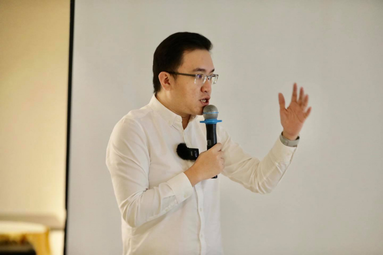 Luyang rep Phoong Jin Zhe notes that the exorbitant cost of constructing the skytrain’s viaducts, estimated around RM100 million per kilometre, is priced at RM1 billion for the first phase, involving a 10.5km track linking Kota Kinabalu International Airport to Jesselton Central Terminal. – Facebook pic, December 2, 2021