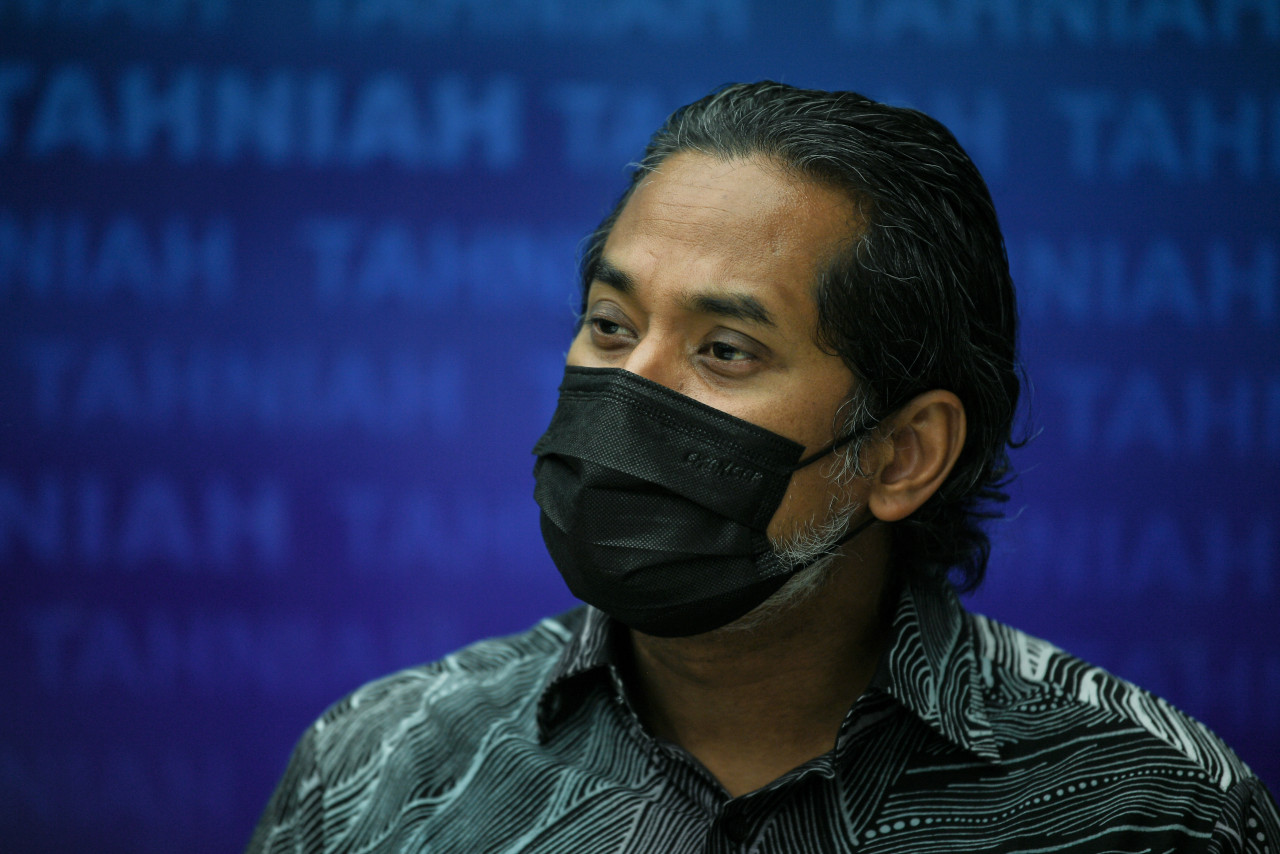 Science, Technology and Innovation Minister Khairy Jamaluddin says the AstraZeneca vaccine will not be used for mainstream Covid-19 immunisation. – Bernama pic, April 28, 2021