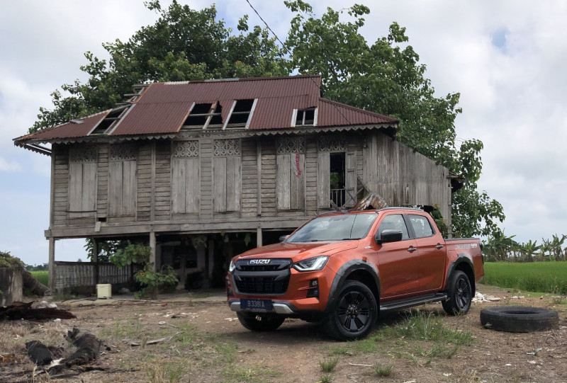 Isuzu Malaysia launches brand new D-MAX premium pickup