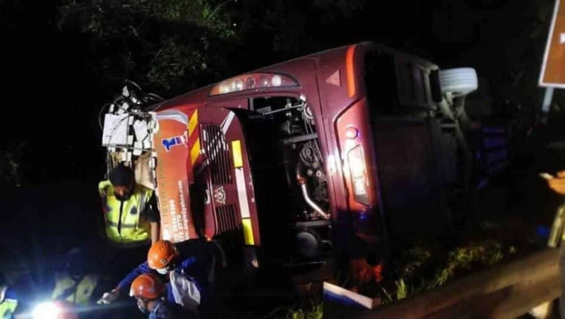 [UPDATED] 15, including driver, hurt in bus crash on NSE
