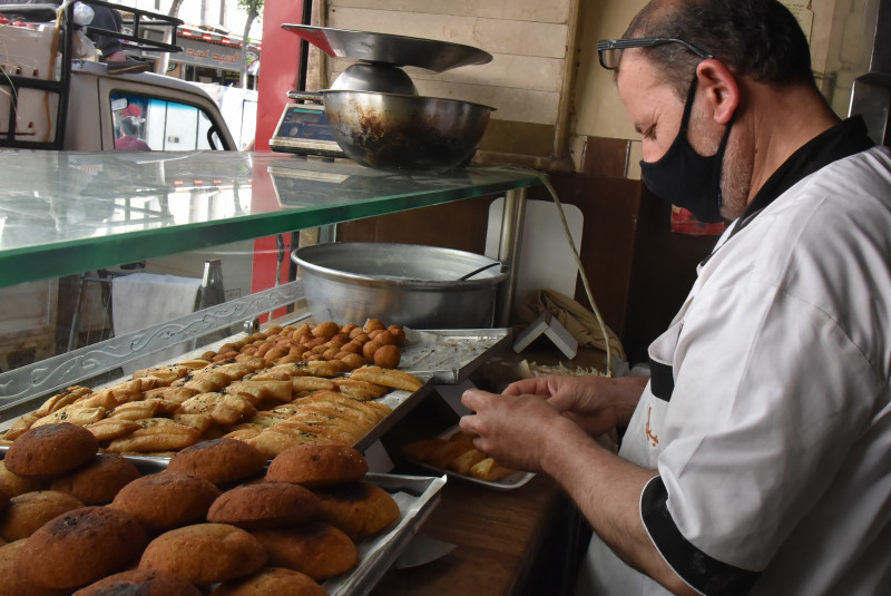 In Damascus, crispy pastry sweetens frugal Ramadan
