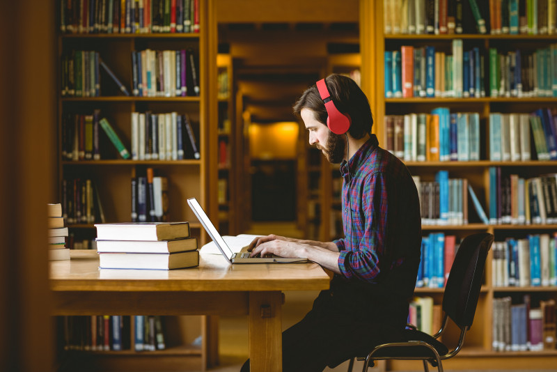 Highly emotional online reviews may hold the key to publishing success