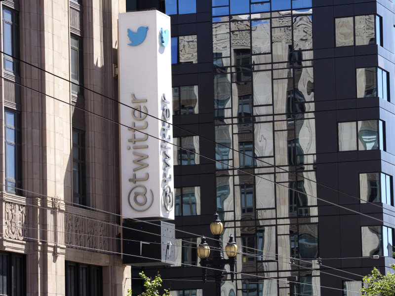 Twitter shares tumble after disappointing Q1 results