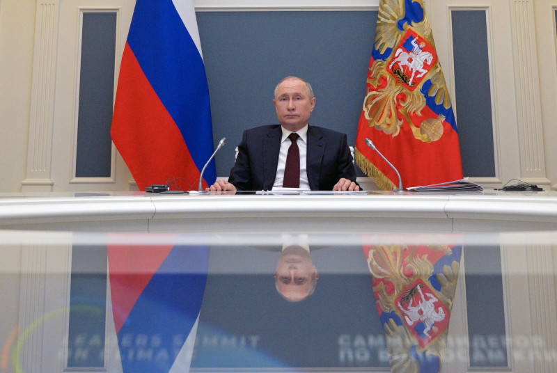 Putin okays non-working period in May to prevent Covid-19 surge