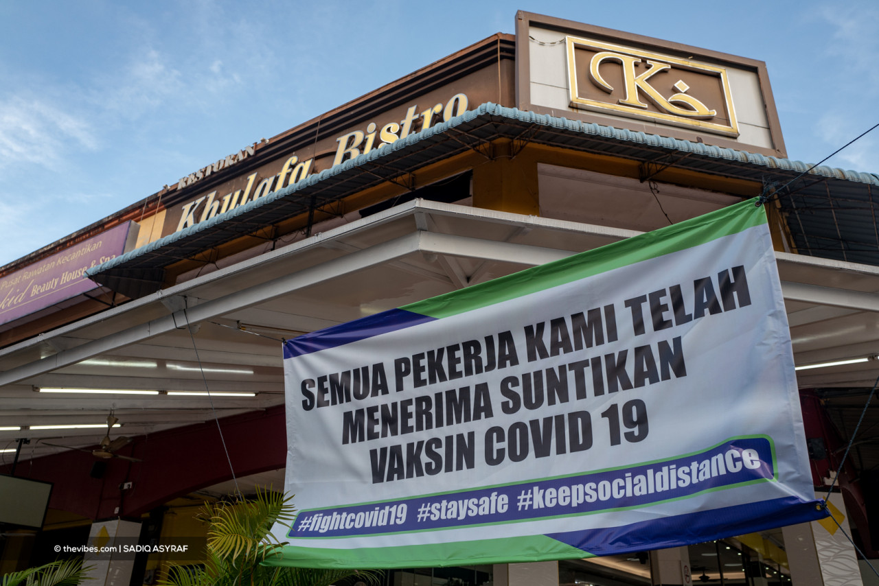 Presma members in Phases 2 and 3 states are adopting a wait-and-see stance on dine-in until more of their workers are fully vaccinated against Covid-19. – SADIQ ASYRAF/The Vibes pic, August 12, 2021