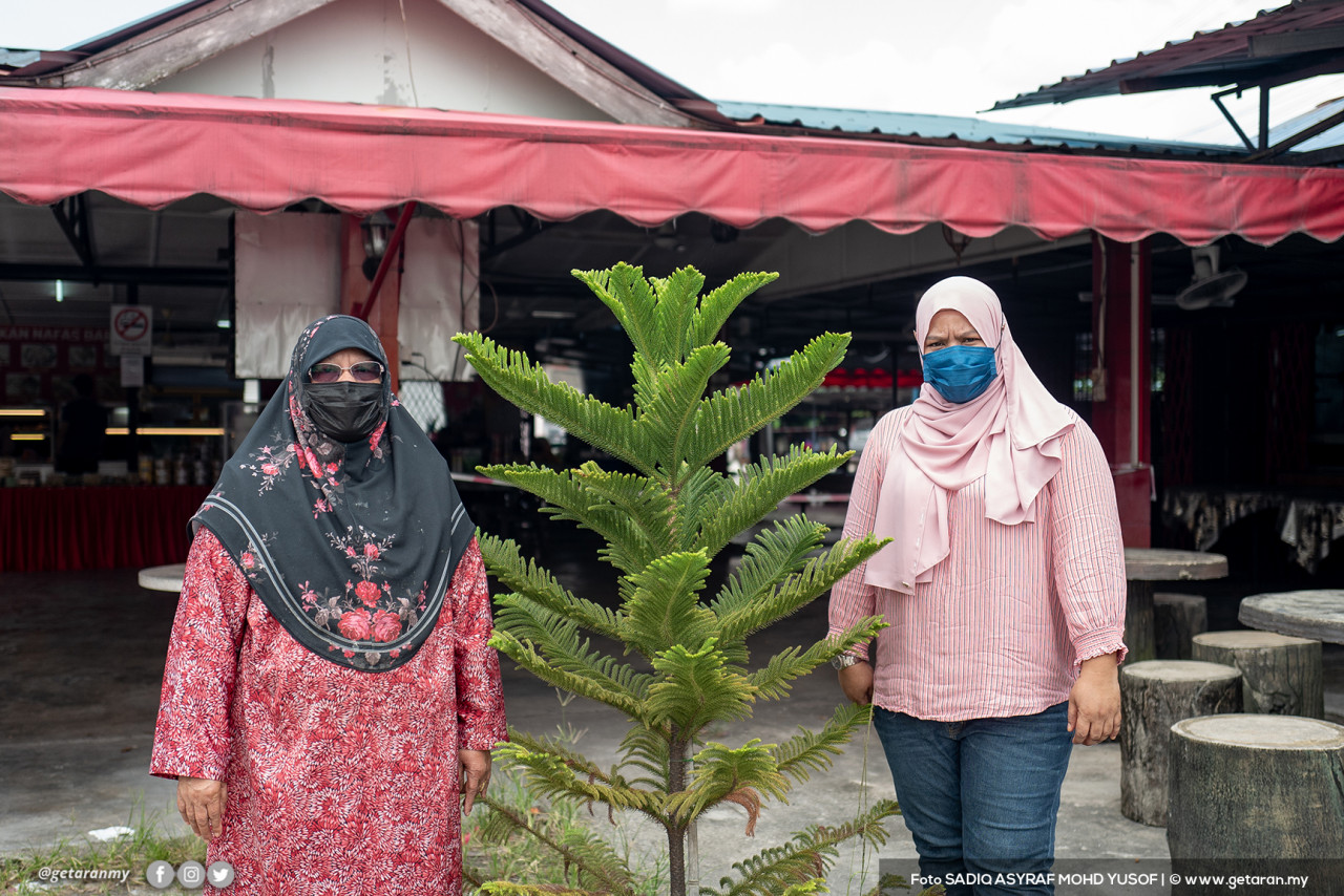Norlia with her mother and founder Munah Cha. – Getaran pic