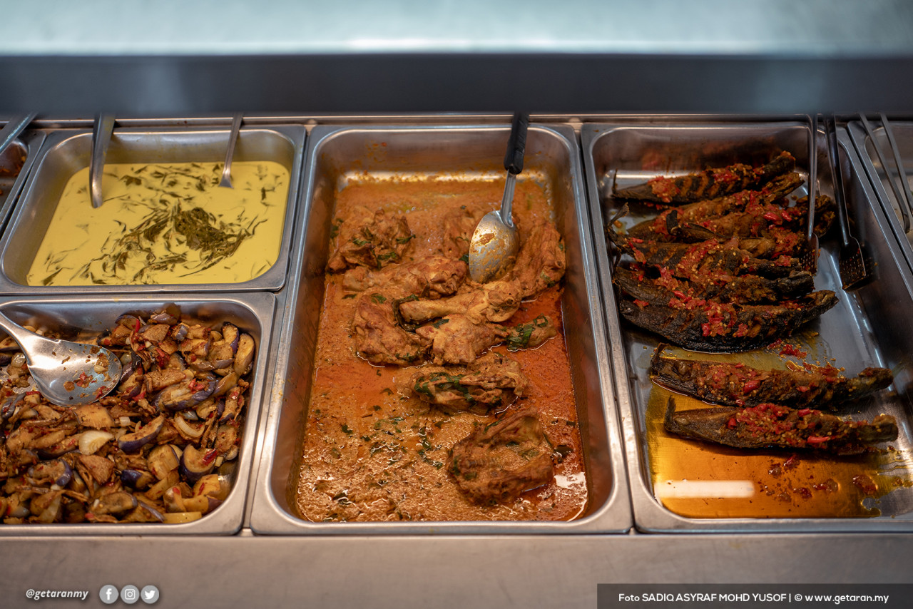 Dishes for the lunchtime mixed rice menu. – Getaran pic