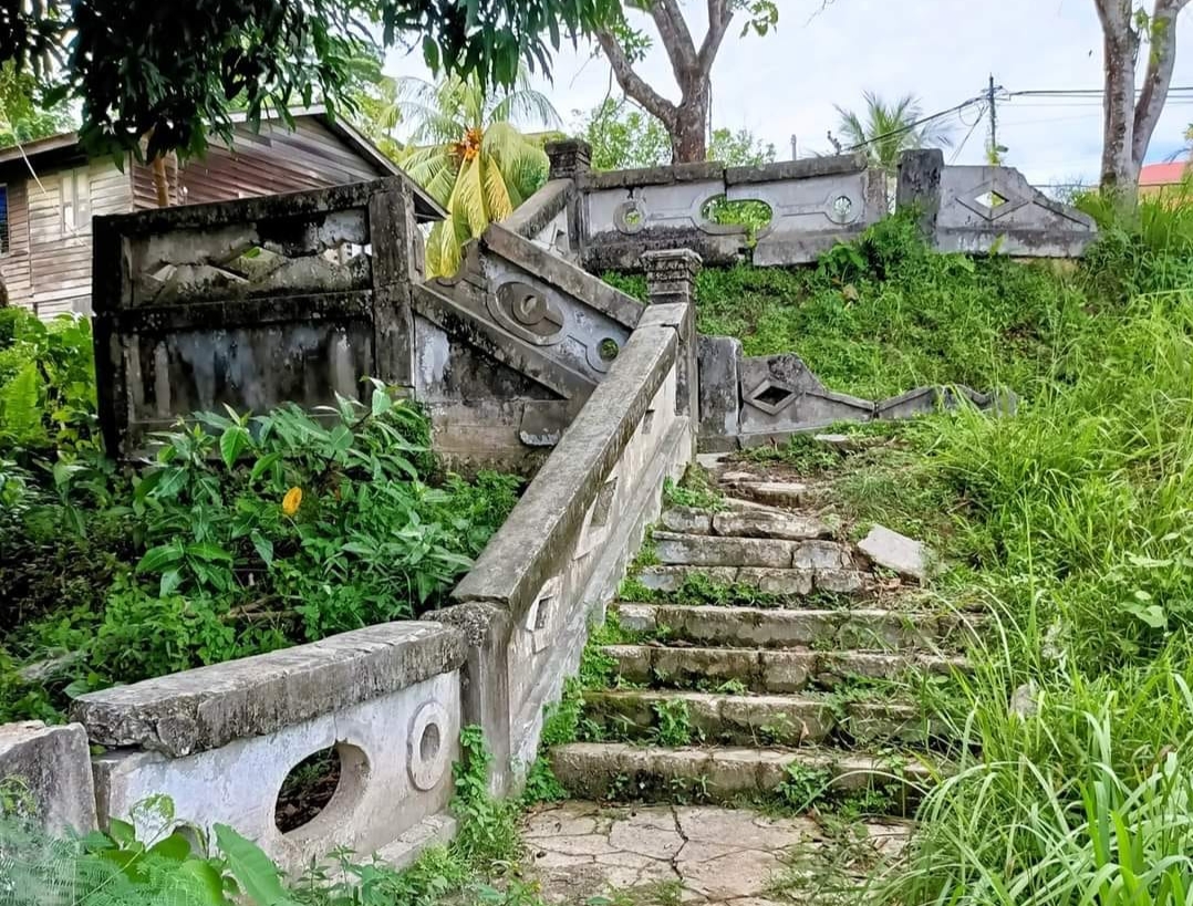 The remains of old stairs are believed to be the old site of the pre-war Chinese Government Consulate Building. – Sandakan Heritage Trail Facebook pic 