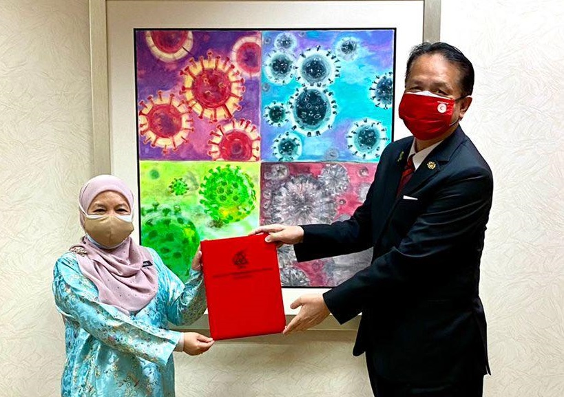 Health Director-General Tan Sri Dr Noor Hisham Abdullah congratulates Datuk Dr Asmayani Khalib on her appointment as his deputy. – Noor Hisham Abdullah Facebook pic, August 18, 2021