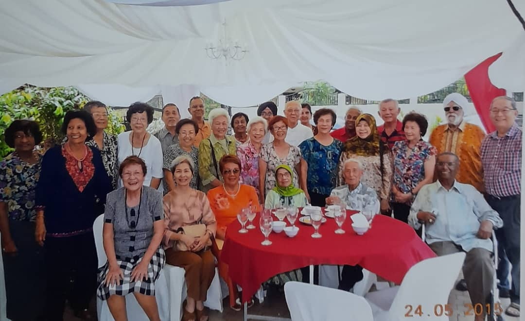 Alumni at a lunch gathering in 2015. – Pic courtesy of Chong Hong Chong