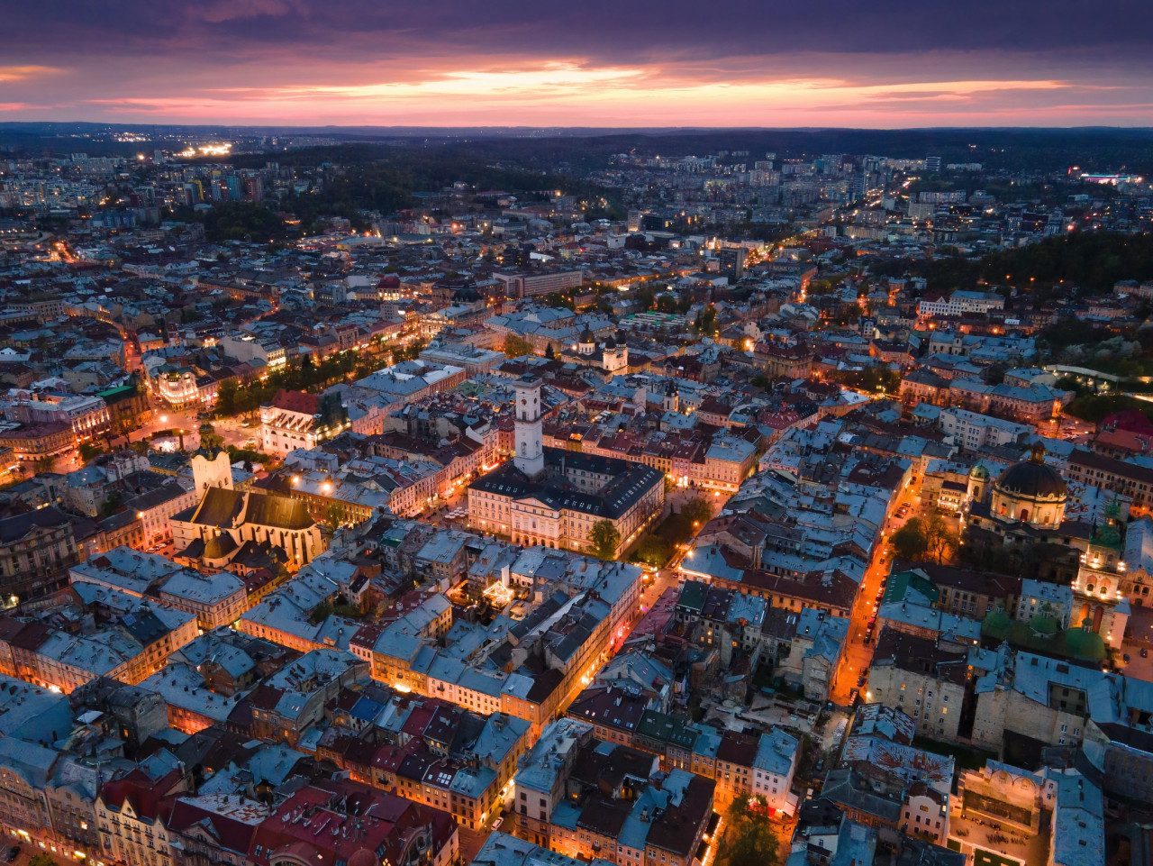 Lviv at night. – Oksana Yermoshenko/ Ukraine Now pic