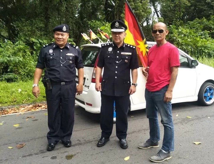 Peter John (right) with then Kuching OCPD Asst Comm Ng Ah Lek (centre) during a July 22 rally in the city in 2018. – Pic courtesy of Peter John Jaban