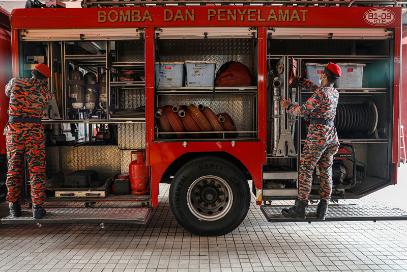 Firefighters mobilised to transport severely obese woman to hospital in Baling