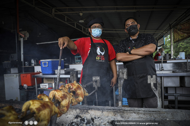 Mum’s chicken rice recipe keeps brothers afloat during pandemic 