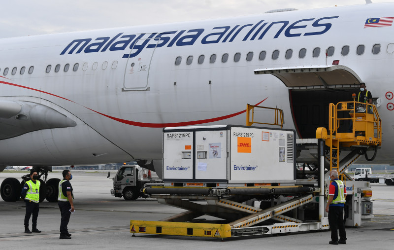 [UPDATED] 200,000 CanSino doses destined for Sabah arrive at KLIA