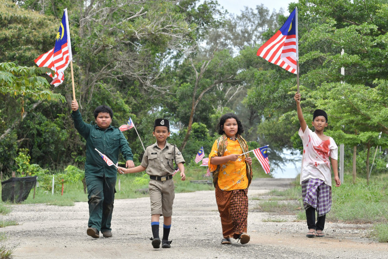 Children act as freedom fighters to instil patriotism in video