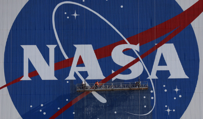 Blue Origin sues US govt over SpaceX moon contract