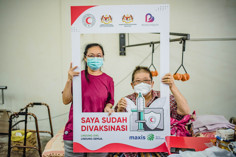 Maxis works with Red Crescent to support mobile vaccination programme