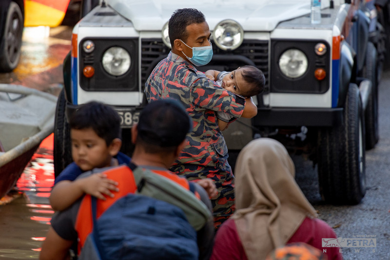 Almost 70,000 personnel ready to handle floods nationwide: Ismail Sabri