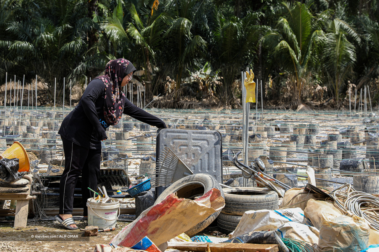 Farming equipment and machines were destroyed, but Abe Mat’s wife Azlimi Ayub @ Abdullah says she will stand by him and help him rebuild. – ALIF OMAR/The Vibes pic, December 30, 2021