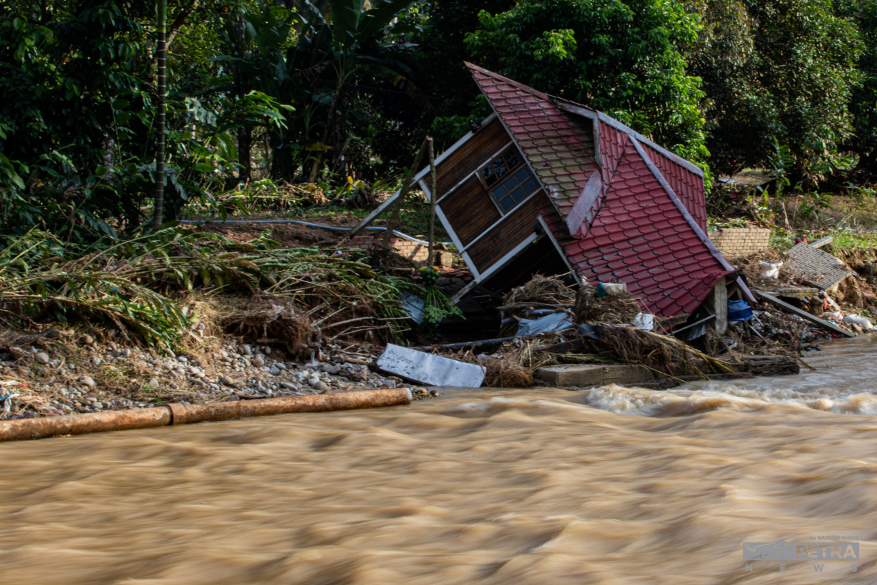 Besides Rohana Mahfuz’s ancestral home, a few houses around Sg Lui were also swept away by the recent floods. – SAIRIEN NAFIS/The Vibes pic, December 25, 2021