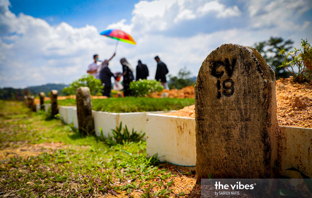 Only a limited number of close family members are allowed at funerals amid the Covid-19 pandemic. – The Vibes pic, February 4, 2021