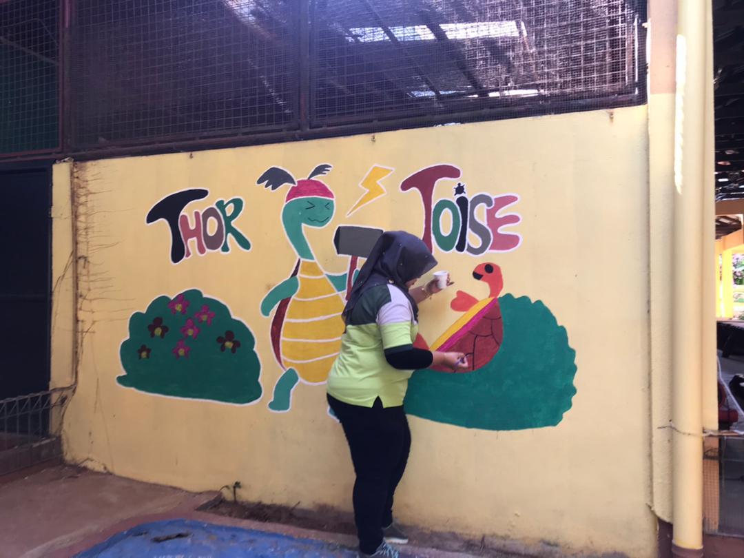 A Langkawi Wildlife Park staffer painting a cheery mural. – Langkawi Wildlife Park pic, February 18, 2021