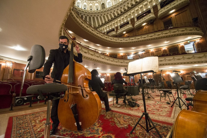 As third wave rages, show goes on at Sofia opera