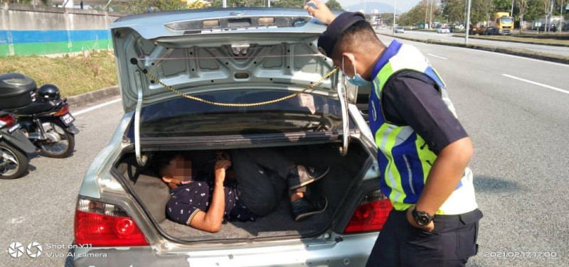 Suspicious of droopy car boot, Penang police find ‘smuggled’ teen