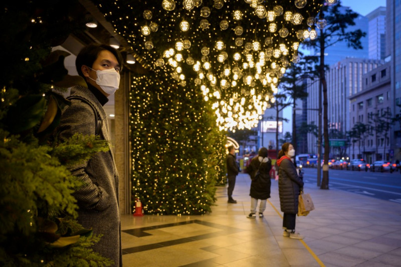 Time to wear a better mask, experts say