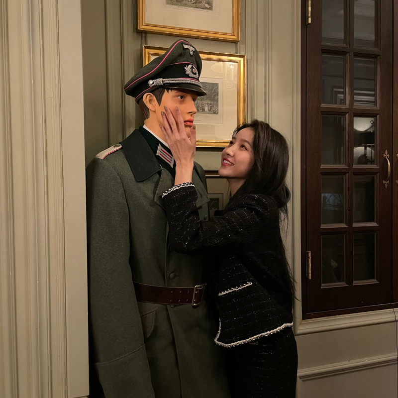 What a dummy: Apology for K-pop star who hugged Nazi-era mannequin