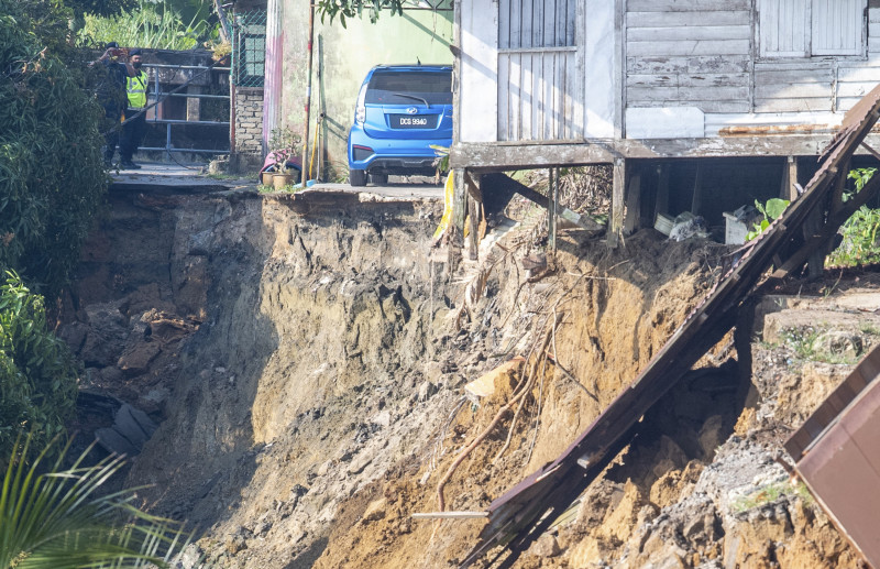 3 more homes destroyed in Sg Kelantan riverbank collapse