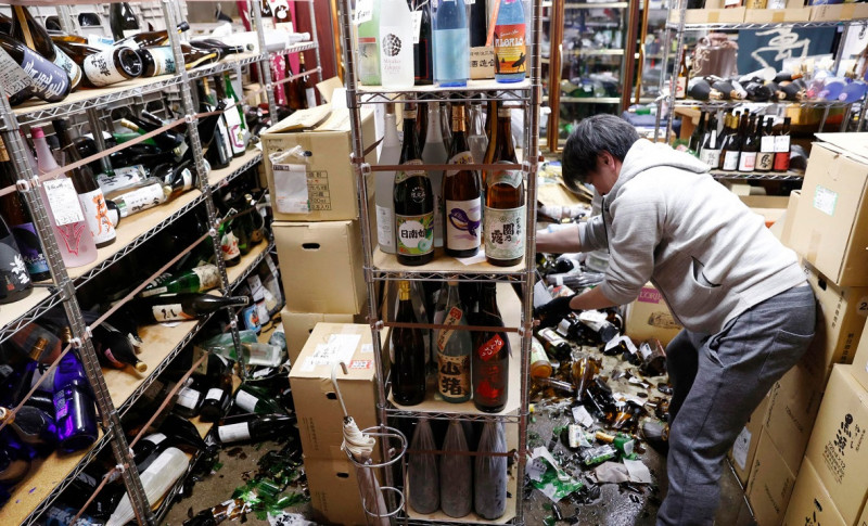 Dozens hurt in Fukushima quake, nuke plant unaffected