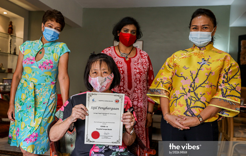 5 friends bring CNY cheer to frontliners
