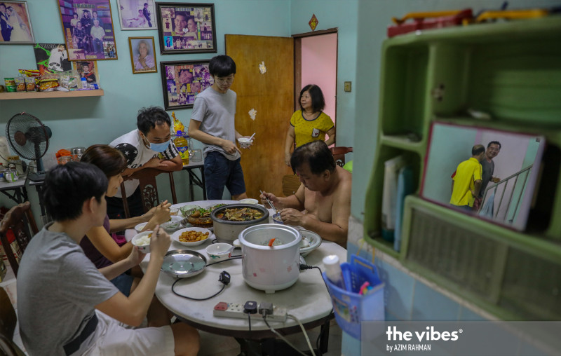 [PHOTOS] The Wan family's reunion dinner
