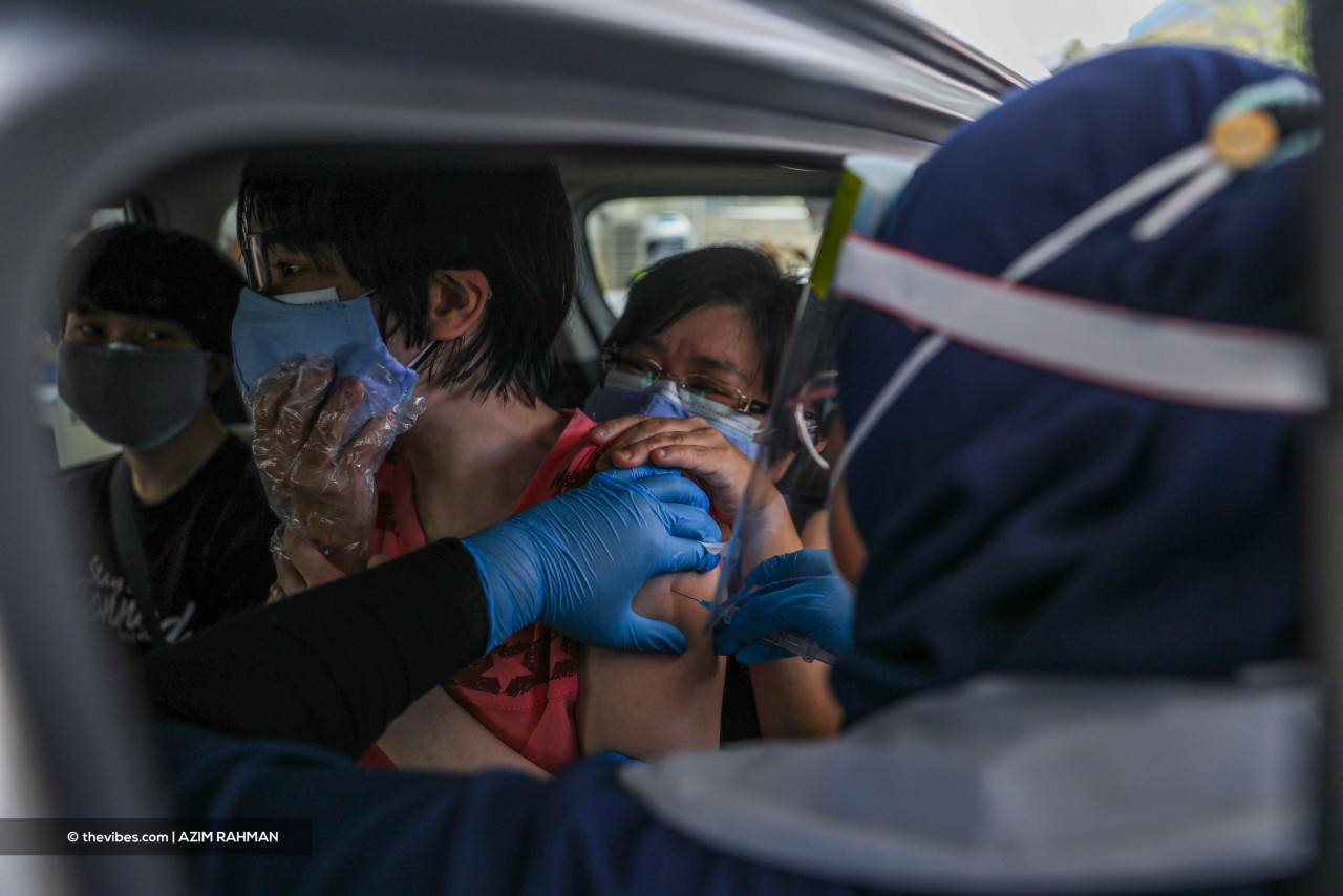 The OKU Vaccination Centre drive thru at Sime Darby Plantation Berhad, Ara Damansara. – AZIM RAHMAN/ The Vibes pic