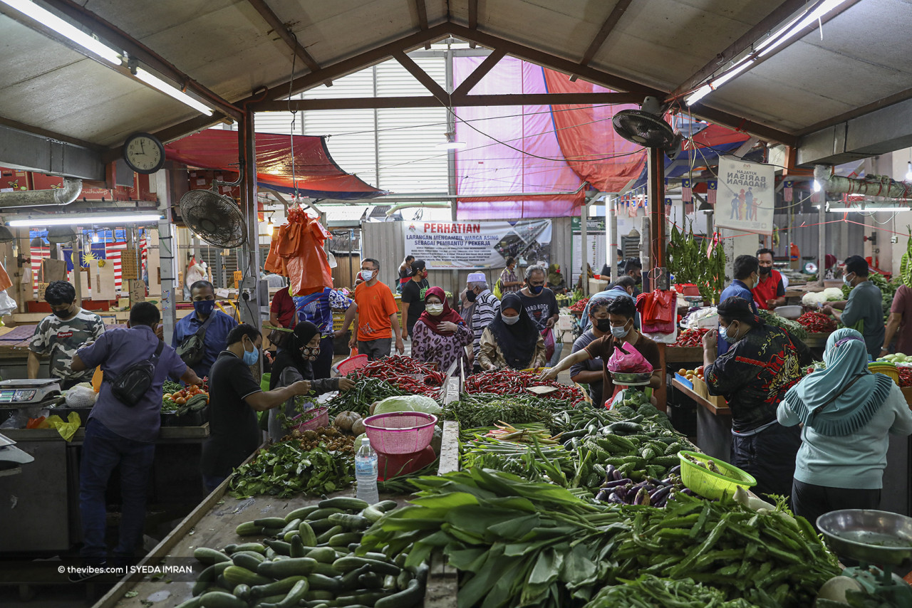 Fresh vegetables on sale at Chow Kit Market. – SYEDA IMRAN/The Vibes pic, July 19, 2021