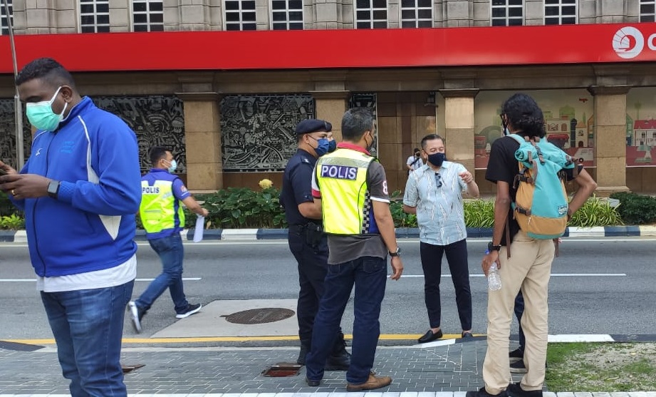 Misi Solidariti activist Muhammad Alshatri Abdullah is questioned by police. – The Vibes pic, July 31, 2021