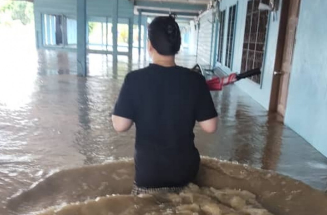 A resident walks in waist-high floodwaters in a village in the northern Sarawak interior. – Villager’s pic, July 21, 2021