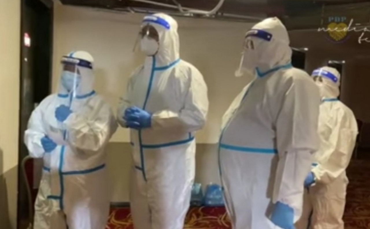 Bintulu MP Datuk Seri Tiong King Sing (third from left) and health inspectors conducting checks on a hotel serving as a Covid-19 quarantine centre. – Pic courtesy of Tiong King Sing’s office, July 2, 2021