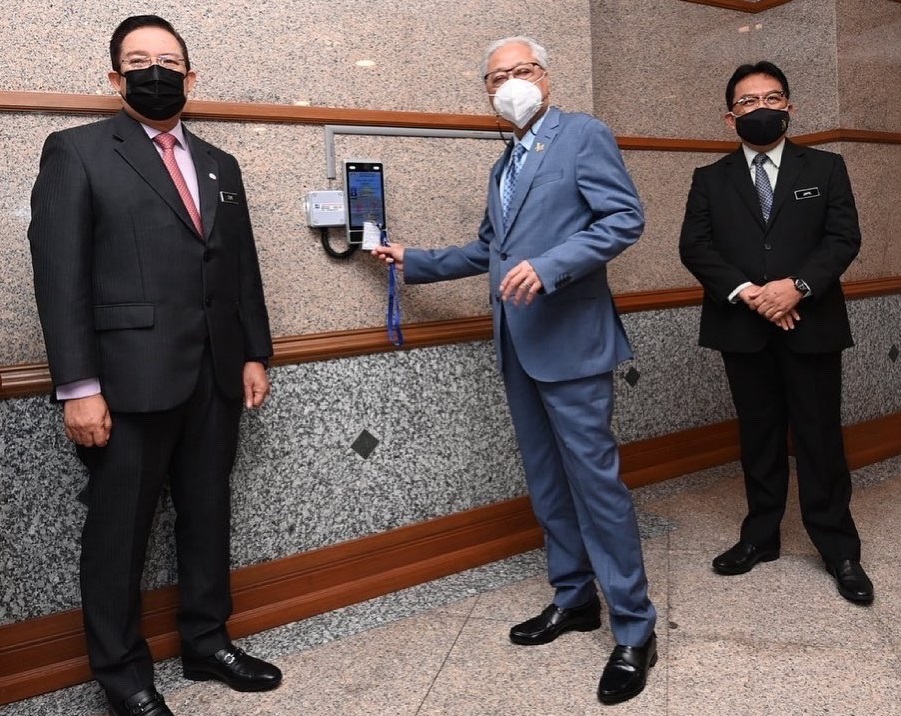 Datuk Seri Ismail Sabri Yaakob scans his card on his first day as deputy prime minister, at the Perdana Putra complex in Putrajaya this morning. – Mohd Zuki Ali Twitter pic, July 9, 2021