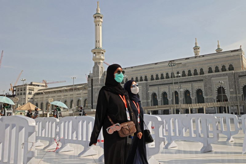 In Mecca, women set off on hajj as 'guardian' rule cast aside